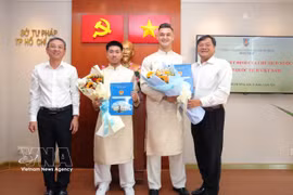 Two Vietnamese-origin footballers, Ngo Dang Khoa and Le Giang Patrik, who are currently playing for Ho Chi Minh City Police FC, have been granted Vietnamese citizenship. (Photo: VNA)