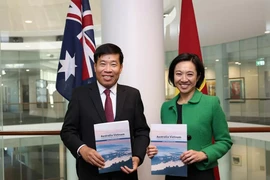 Vietnamese Deputy Minister of Foreign Affairs Nguyen Manh Cuong (L) and Australian Deputy Secretary of Foreign Affairs and Trade Michelle Chan (Photo: baoquocte.vn)