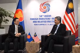 Secretary-General of ASEAN Dr. Kao Kim Hourn (left) meets with with the Chair of the ASEAN Foreign Ministers’ Meeting (AMM) and Minister of Foreign Affairs of Malaysia, The Honourable Dato’ Seri Utama Haji Mohamad Bin Haji Hasan, on the sidelines of the 58th ASEAN Foreign Ministers’ Meeting (AMM) and Related Meetings in Kuala Lumpur on July 8. (Photo: asean.org)