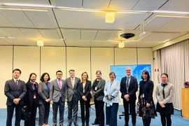 The Vietnamese inter-agency delegation from the Ministry of Foreign Affairs and the Ministry of Public Security in a group photo with representatives from the IPU, INTERPOL and UNODC. (Photo: VNA)