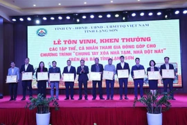 Businesses are honoured for contributing to Lang Son province’s efforts in eliminating temporary and dilapidated houses. (Photo: VNA)