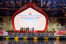 Authorities of northern Ninh Binh province on February 28 hold a ceremony to announce the Prime Minister’s decision recognising the Tam Chuc scenic and archaeological complex as a Special National Relic. (Photo: VNA)