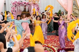 Indian actresses in a shoot in Vietnam (Photo: nhandan.vn)