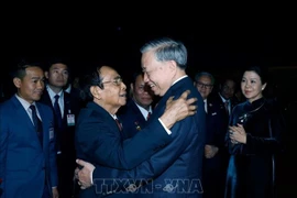 Bounthong Chitmany, Politburo member, permanent member of the Lao People’s Revolutionary Party (LPRP) Central Committee's Secretariat and Vice President of Laos sees off Party General Secretary To Lam at Wattay International Airport on December 2. (Photo: VNA)