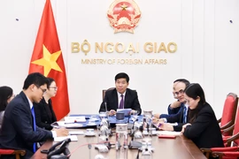 Vietnamese Deputy Minister of Foreign Affairs Nguyen Manh Cuong (centre) in the phone talks with Philippine Undersecretary of Foreign Affairs for Policy Leo Herrera-Lim on March 5. (Photo: Ministry of Foreign Affairs)