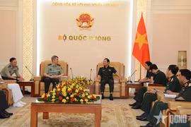 Nguyen Tan Cuong (R), Chief of the General Staff of the Vietnam People's Army and Deputy Minister of National Defence, and Major General Liu Kai, director of the political department of China's National Defence University, at their meeting in Hanoi on July 13, 2026. (Photo: qdnd.vn)