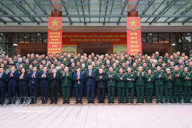 Party General Secretary To Lam (ninth, left, front row) and delegates at the meeting pose for a group photo. (Photo: VNA)