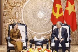 General Secretary of the Communist Party of Vietnam Central Committee To Lam (right) and Vice President of the Cambodian People’s Party Men Sam An at the meeting in Hanoi on January 26 (Photo: VNA)