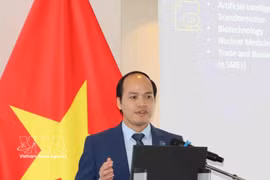 ViLaB President Phung Quoc Tri speaks at the workshop. (Photo: VNA)