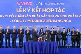 At the signing ceremony between Medsintez and VNVC Vaccine and Biopharmaceutical Manufacturing Plant (Source: vnexpress.net)