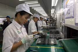 Enterprises invest in high technologies to boost export value. (Photo: VNA)