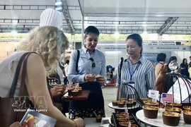 Visitors savor freshly prepared dishes on-site at the “Discover US Agriculture” programme, held on July 19, 2025 in Ho Chi Minh City. (Illustrative photo: VNA)