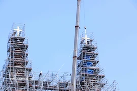 Two gold-plated crosses, weighing more than 800 kilogrammes in total, are installed atop the twin towers of the Notre-Dame Cathedral Basilica of Saigon at a height of about 60 metres. (Photo: VNA)