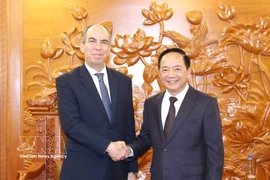 Politburo member and Chairman of the Communist Party of Vietnam (CPV) Central Committee’s Commission for Information, Education and Mass Mobilisation Trinh Van Quyet (R) and Cuban Ambassador Rogelio Polanco Fuentes in Hanoi on March 19. (Photo: VNA)