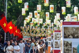 The festival contributes to introducing and promoting destinations, products, services, and branded tourism gifts of Hanoi. (Illustrative photo: VNA)