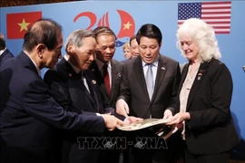 President Luong Cuong (second, right) witnesses the return of keepsakes to US war veterans and soldiers' families. (Photo: VNA)