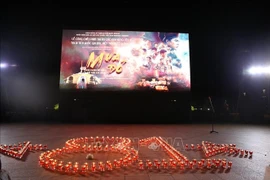 The movie "Red Rain" is screened at the Quang Tri Ancient Citadel relic site. (Photo: VNA)