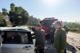 Officials of the Lang Son provincial Public Security Department examine the scene of the accident. (Photo: VNA)