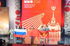 Ngo Hoang Minh and Nguyen Thai Minh win gold medals at the 60th International Mendeleev Chemistry Olympiad (Photo: VNA)