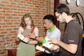 Visitors explore Quang Tri province’s OCOP products (Photo: VNA) 
