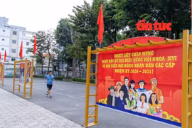Banners and slogans promoting the election are displayed in residential areas and public spaces in Thong Tay Hoi ward, Ho Chi Minh City to inform local residents. (Photo: VNA)