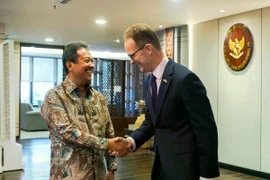 Indonesian Minister of Maritime Affairs and Fisheries, Sakti Wahyu Trenggono (L), meets with UK Ambassador to Indonesia and Timor Leste, Dominic Jermey, in Jakarta on December 23. (Photo: https://en.antaranews.com/)