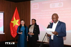 José António Alberto Matsinhe, Director of the Directorate of Asia and Oceania at Mozambique’s Ministry of Foreign Affairs and Cooperation, addresses the event. (Photo: VNA)