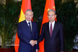 General Secretary of the Communist Party of Vietnam (CPV) Central Committee and State President To Lam (L) and Chairman of the Standing Committee of the National People’s Congress of China Zhao Leji. (Photo: VNA)