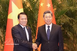 Minister of Public Security Gen. Luong Tam Quang (L) and Secretary of the CPC's Central Political and Legal Affairs Commission Chen Wenqing (Photo: VNA)