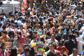 People take part in the Songkran Festival in Bangkok, Thailand, on April 13, 2026. (Photo: Xinhua/VNA)