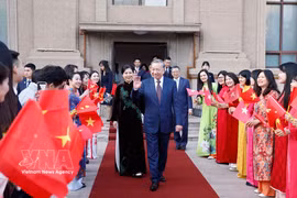 General Secretary and President To Lam and his spouse meet with staff of the Vietnamese embassy and representatives of the Vietnamese community in China on April 14. (Photo: VNA)