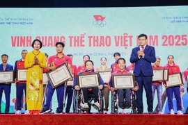 Outstanding athletes, coaches and teams receive certificates of merit from the Vietnam Olympic Committee at a ceremony held in Hanoi on March 22, 2025. (Photo: Photo: VNA)