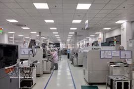 A SMT (Surface Mount Technology) production line for electronic devices at Trung Nam EMS Factory, Da Nang High-Tech Park. (Photo: VNA)
