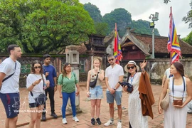 International tourists visit the historical sites of the Dinh and Le Kings' temples in the ancient capital of Hoa Lu, Ninh Binh province (Photo: VNA)