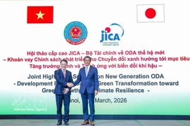 Deputy Minister of Finance Tran Quoc Phuong (left) and Japanese Ambassador to Vietnam Ito Naoki at the seminar (Photo: VNA)