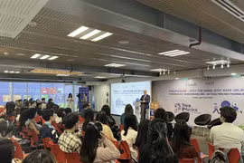 The launch ceremony of the “ThinkB4UClick” programme in Hanoi on October 27 (Photo: baoquocte.vn)