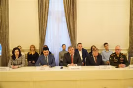 Vice Chairman of Saint Petersburg’s Committee for External Relations Vyacheslav Kalganov (centre) at the roundtable discussion on outcomes of the 14th National Congress of the Communist Party of Vietnam. (Photo: VNA)