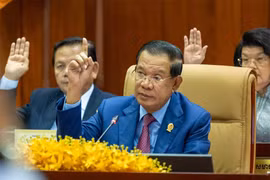 Cambodian Senate President Hun Sen votes at the National Assembly and Senate joint congress on June 2. (Photo: phnompenhpost.com)