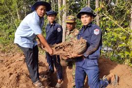 K92 Team searches for and recovers the remains of Vietnamese volunteer soldiers and experts who laid down their lives during different periods of war in Cambodia's Kampot province. (Photo published by VNA)