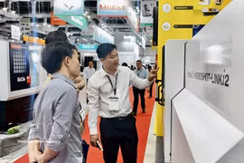 Visitors at the Vietnam Industrial and Manufacturing Fair (VIMF 2026) and the Vietnam Industrial Automation Fiesta (VIAF 2026) in Ho Chi Minh City. (Photo: VNA)
