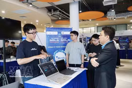 Visitors explore technology exhibition booths during the Data & AI Forum in Ho Chi Minh City on May 8, 2026. (Photo: VNA)