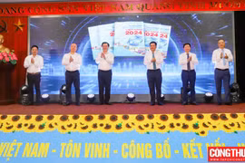 Minister of Industry and Trade Nguyen Hong Dien, together with representatives of relevant agencies, launch the Vietnam Import-Export Report 2024. (Photo: tapchicongthuong.vn) 