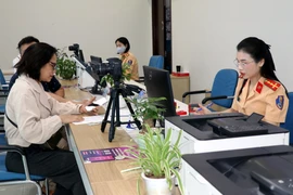 Processing administrative requests at the Public Service Centre of Quang Ninh province. (Photo: VNA)