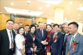 Party General Secretary To Lam (front row, centre) and outstanding Vietnamese farmers and agricultural scientists in Hanoi on October 14. (Photo: VNA)