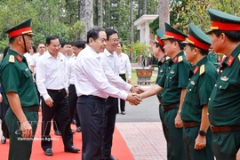 National Assembly (NA) Chairman Tran Thanh Man meets with representatives of Division 9 under Army Corps 34 in Ho Chi Minh City on March 3 (Photo: VNA) 