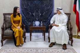 Vietnamese Deputy Minister of Foreign Affairs Nguyen Minh Hang (L) and Kuwaiti First Deputy Minister of Foreign Affairs Sheikh Jarrah Jaber Al-Ahmad Al-Sabah. (Photo: VNA)