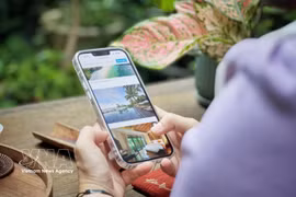 With just a smartphone, travellers can search for and book a variety of travel services for their journey. (Photo: VNA)