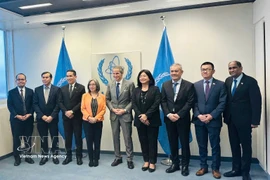 Director General of the International Atomic Energy Agency (IAEA) Rafael Grossi (centre) poses for a group photo with ambassadors and heads of missions of ASEAN countries in Vienna. (Photo: VNA)