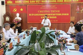 At the meeting between Dien Bien education authorities and a delegation from Saint Petersburg (Photo: VNA)