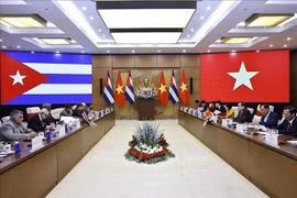 The talks between National Assembly Chairman Tran Thanh Man and Esteban Lazo Hernández, President of the National Assembly of People’s Power and President of the Council of State of Cuba, in Hanoi on September 30 (Photo: VNA)
